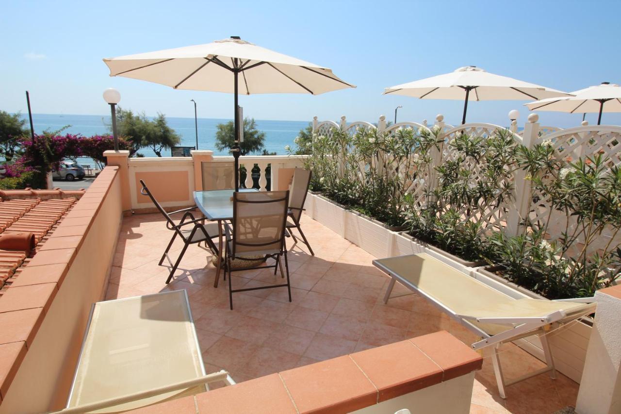 Aparthotel Del Prado Riva Ligure Exterior foto