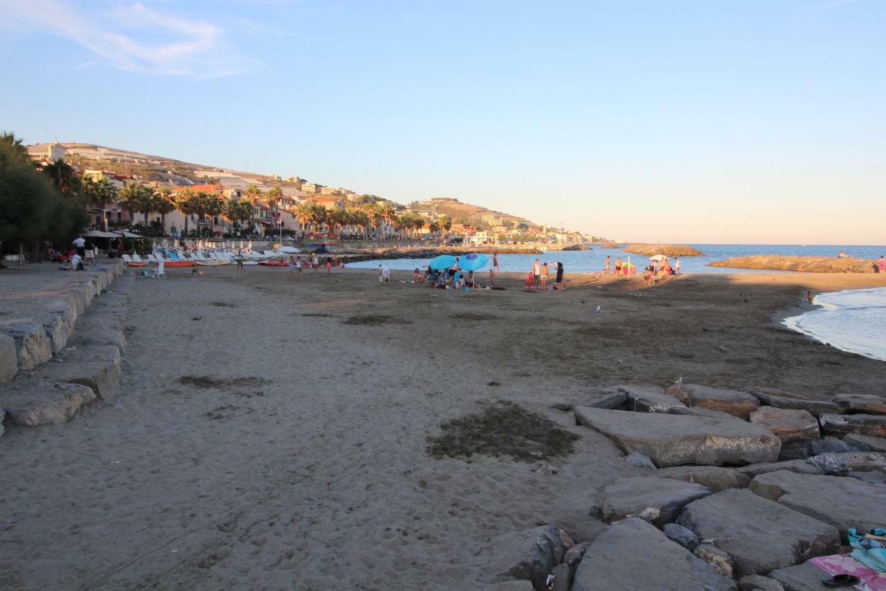 Aparthotel Del Prado Riva Ligure Exterior foto