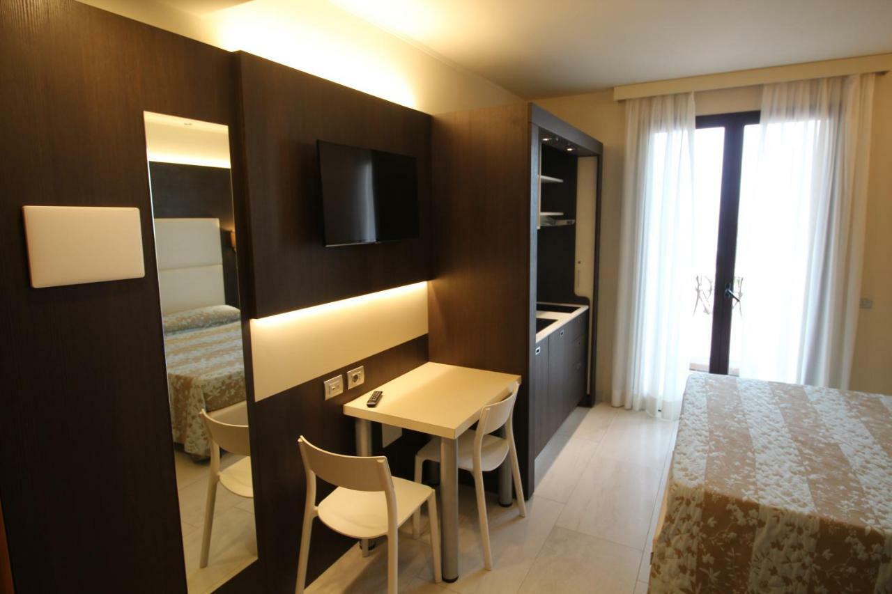 Aparthotel Del Prado Riva Ligure Exterior foto